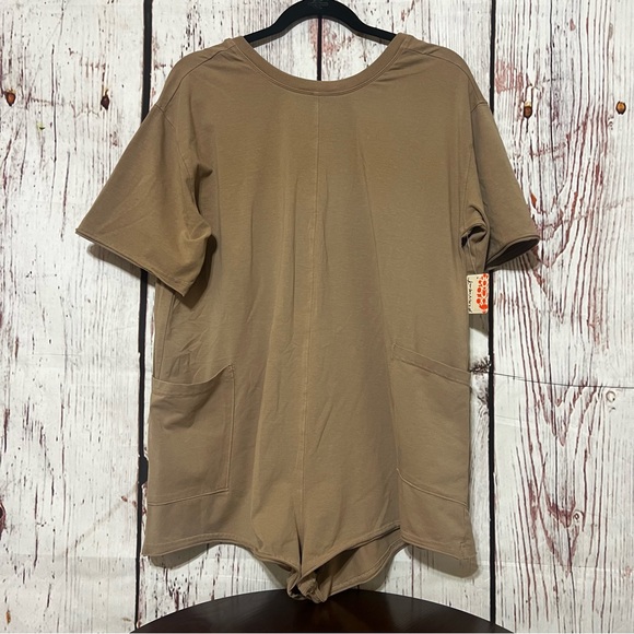 Free People FP Movement Hot Shot Tee Romper in Medium Mocha.  T-Shirt Romper NWT - Picture 11 of 16